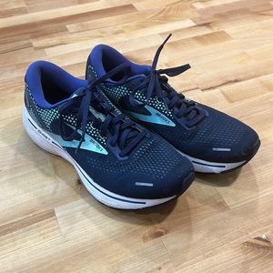 Brooks Ghost running shoes size 11 narrow